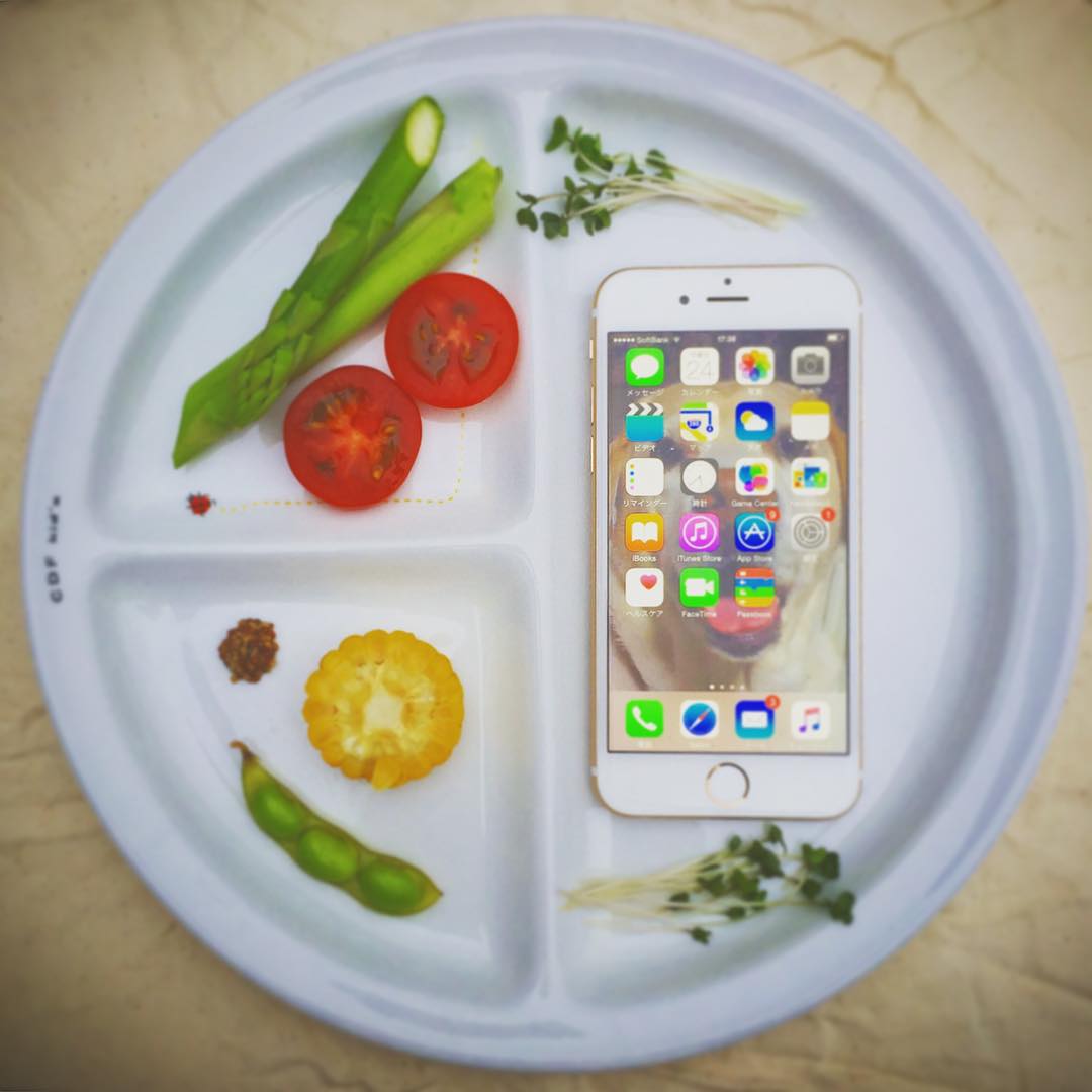 皿にのるiPhone6